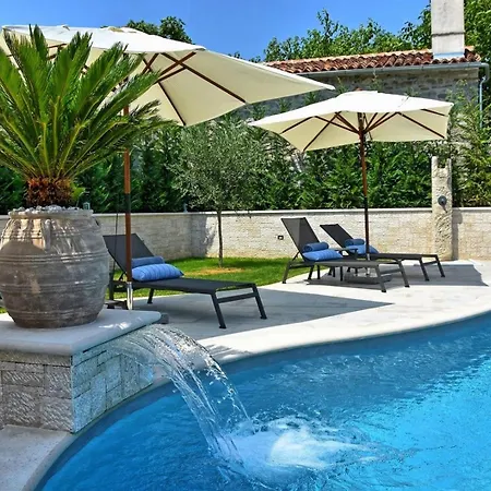 Beautiful Zita With Private Pool ヴィラ *